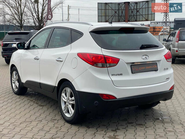 Белый Хендай их35, объемом двигателя 2 л и пробегом 145 тыс. км за 11500 $, фото 5 на Automoto.ua