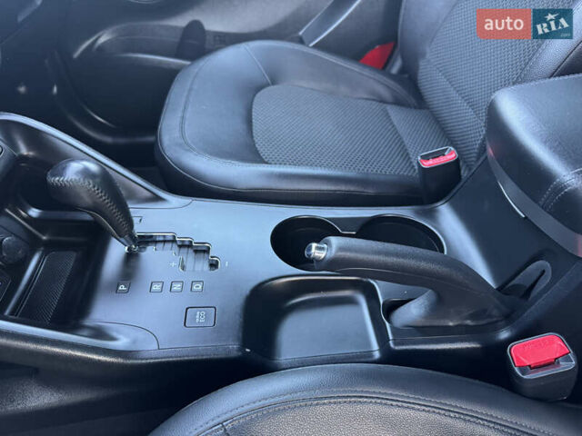 Хендай их35 2011 в Ровно на Automoto.ua Белый Хендай их35, объемом двигателя 2 л и пробегом 185 тыс. км за 13499 $, фото 23 на Automoto.ua