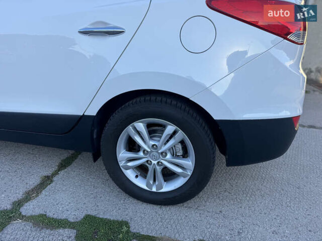Хендай их35 2011 в Ровно на Automoto.ua Белый Хендай их35, объемом двигателя 2 л и пробегом 185 тыс. км за 13499 $, фото 8 на Automoto.ua