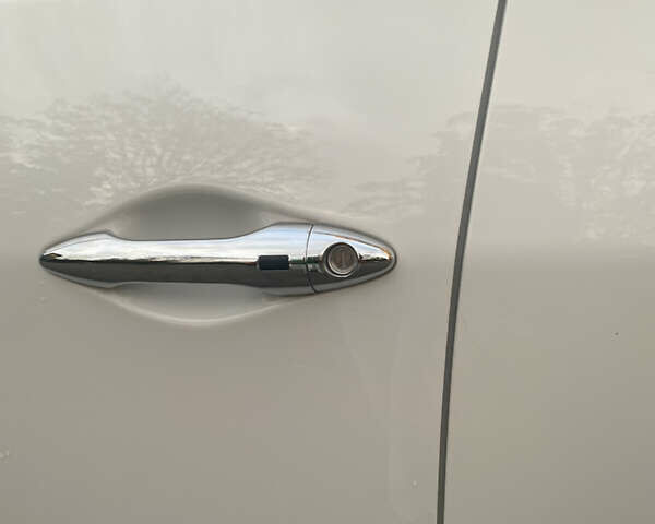 Белый Хендай их35, объемом двигателя 1.7 л и пробегом 255 тыс. км за 12200 $, фото 10 на Automoto.ua