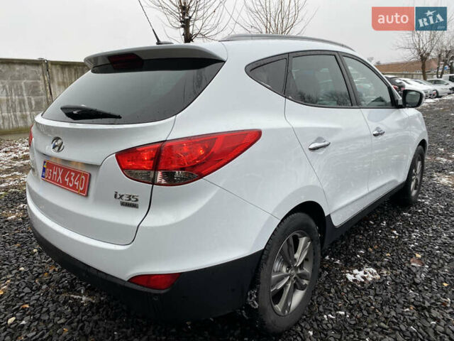 Белый Хендай их35, объемом двигателя 1.7 л и пробегом 258 тыс. км за 10900 $, фото 4 на Automoto.ua