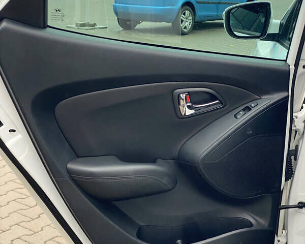 Хендай их35 2011 в Киеве на Automoto.ua Белый Хендай их35, объемом двигателя 2 л и пробегом 145 тыс. км за 11500 $, фото 30 на Automoto.ua