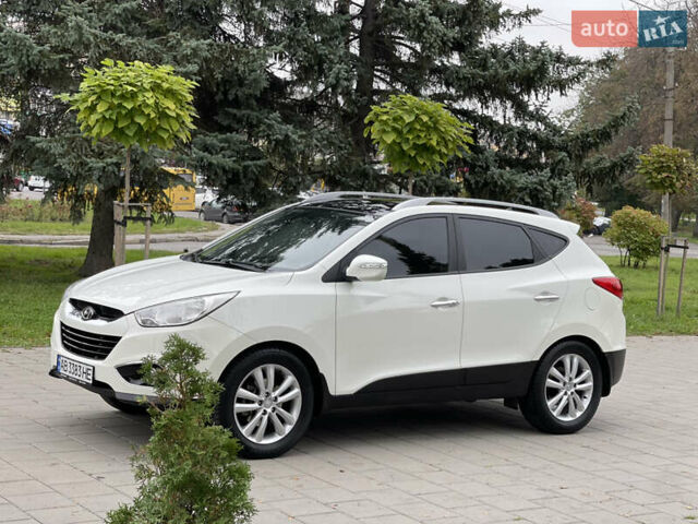 Белый Хендай их35, объемом двигателя 2.4 л и пробегом 118 тыс. км за 12900 $, фото 2 на Automoto.ua