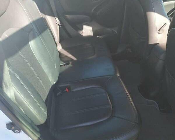 Білий Хендай іх35, об'ємом двигуна 2 л та пробігом 196 тис. км за 12000 $, фото 6 на Automoto.ua