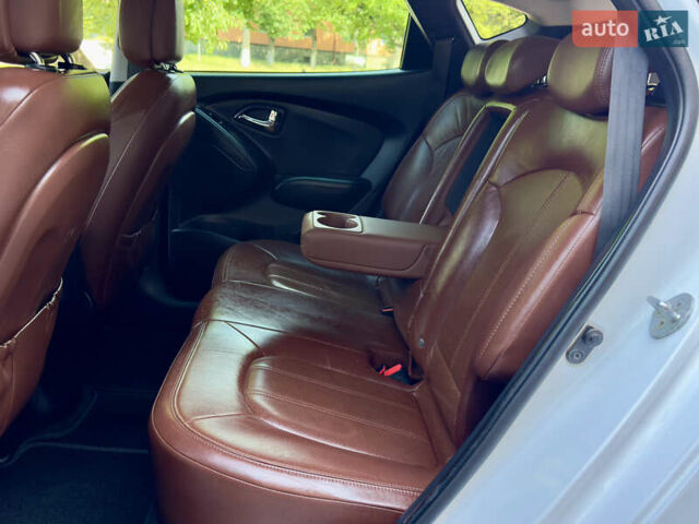 Хендай их35 2011 в Межгорье на Automoto.ua Белый Хендай их35, объемом двигателя 2 л и пробегом 235 тыс. км за 11100 $, фото 53 на Automoto.ua