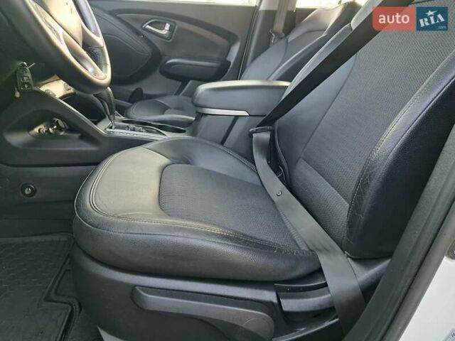 Білий Хендай іх35, об'ємом двигуна 2 л та пробігом 119 тис. км за 12600 $, фото 40 на Automoto.ua