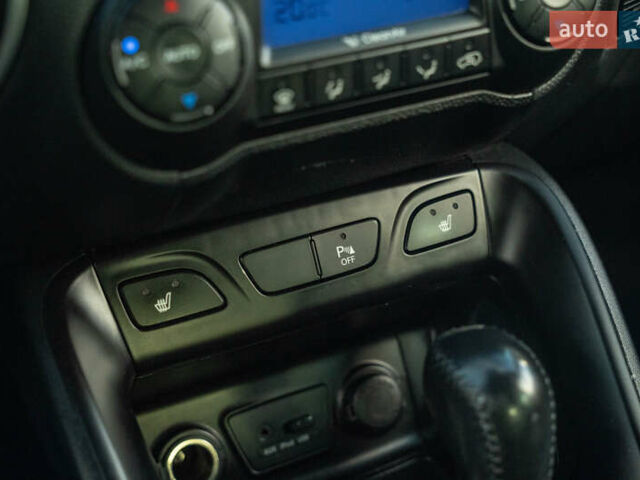 Белый Хендай их35, объемом двигателя 2 л и пробегом 300 тыс. км за 12900 $, фото 25 на Automoto.ua