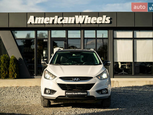 Белый Хендай их35, объемом двигателя 2 л и пробегом 300 тыс. км за 12900 $, фото 1 на Automoto.ua