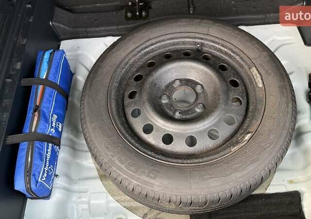 Белый Хендай их35, объемом двигателя 2 л и пробегом 235 тыс. км за 10999 $, фото 52 на Automoto.ua