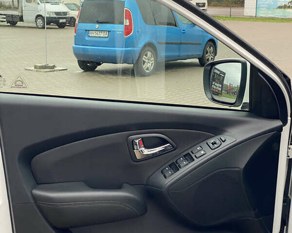 Хендай их35 2011 в Киеве на Automoto.ua Белый Хендай их35, объемом двигателя 2 л и пробегом 145 тыс. км за 11500 $, фото 17 на Automoto.ua