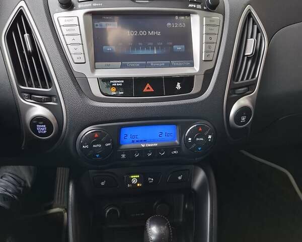 Белый Хендай их35, объемом двигателя 2 л и пробегом 184 тыс. км за 12400 $, фото 10 на Automoto.ua