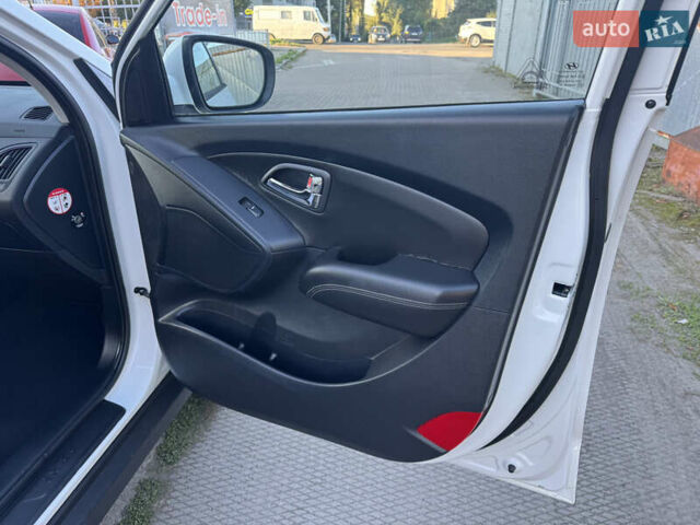 Хендай их35 2011 в Ровно на Automoto.ua Белый Хендай их35, объемом двигателя 2 л и пробегом 185 тыс. км за 13499 $, фото 32 на Automoto.ua