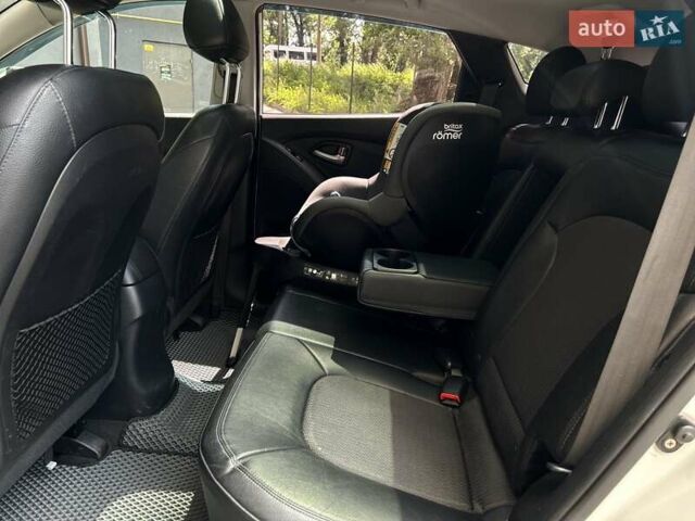 Білий Хендай іх35, об'ємом двигуна 2 л та пробігом 150 тис. км за 13200 $, фото 40 на Automoto.ua
