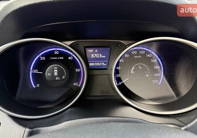 Белый Хендай их35, объемом двигателя 2 л и пробегом 235 тыс. км за 10999 $, фото 21 на Automoto.ua