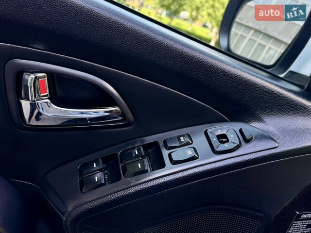 Хендай их35 2011 в Межгорье на Automoto.ua Белый Хендай их35, объемом двигателя 2 л и пробегом 235 тыс. км за 11100 $, фото 27 на Automoto.ua