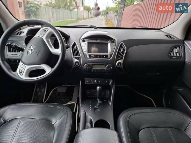 Белый Хендай их35, объемом двигателя 2 л и пробегом 184 тыс. км за 12400 $, фото 3 на Automoto.ua