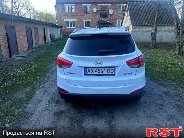 Белый Хендай их35, объемом двигателя 2 л и пробегом 208 тыс. км за 11500 $, фото 4 на Automoto.ua