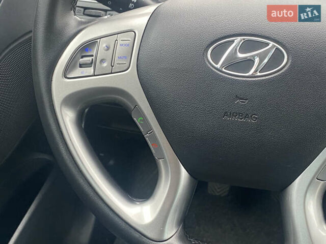 Белый Хендай их35, объемом двигателя 2 л и пробегом 145 тыс. км за 11500 $, фото 24 на Automoto.ua