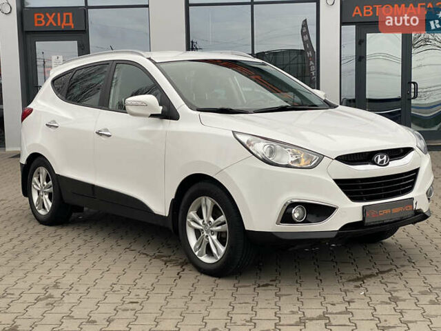 Белый Хендай их35, объемом двигателя 2 л и пробегом 145 тыс. км за 11500 $, фото 1 на Automoto.ua