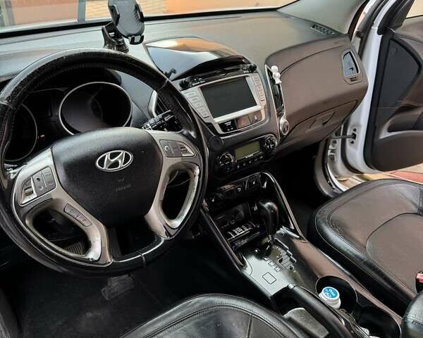Хендай их35 2011 в Овидиополе на Automoto.ua Белый Хендай их35, объемом двигателя 2 л и пробегом 132 тыс. км за 12000 $, фото 6 на Automoto.ua