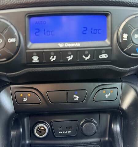 Белый Хендай их35, объемом двигателя 2 л и пробегом 235 тыс. км за 10999 $, фото 27 на Automoto.ua