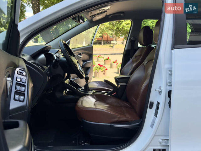 Хендай их35 2011 в Межгорье на Automoto.ua Белый Хендай их35, объемом двигателя 2 л и пробегом 235 тыс. км за 11100 $, фото 28 на Automoto.ua