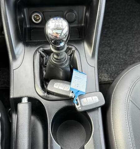 Белый Хендай их35, объемом двигателя 2 л и пробегом 235 тыс. км за 10999 $, фото 26 на Automoto.ua