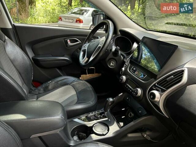 Білий Хендай іх35, об'ємом двигуна 2 л та пробігом 150 тис. км за 13200 $, фото 33 на Automoto.ua
