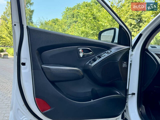 Хендай их35 2011 в Межгорье на Automoto.ua Белый Хендай их35, объемом двигателя 2 л и пробегом 235 тыс. км за 11100 $, фото 50 на Automoto.ua