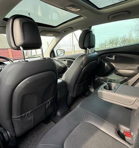 Белый Хендай их35, объемом двигателя 2 л и пробегом 235 тыс. км за 10999 $, фото 38 на Automoto.ua