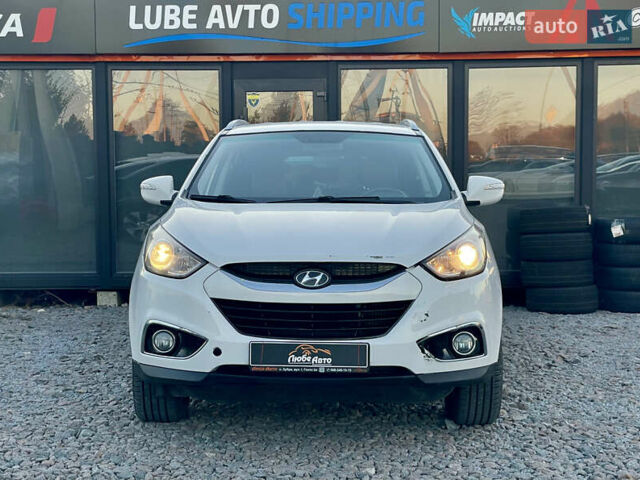 Белый Хендай их35, объемом двигателя 2 л и пробегом 179 тыс. км за 9300 $, фото 1 на Automoto.ua