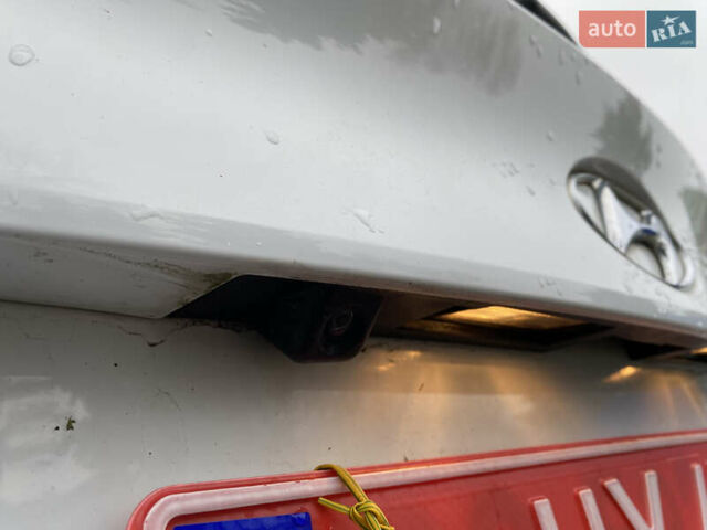 Белый Хендай их35, объемом двигателя 1.7 л и пробегом 258 тыс. км за 10900 $, фото 27 на Automoto.ua