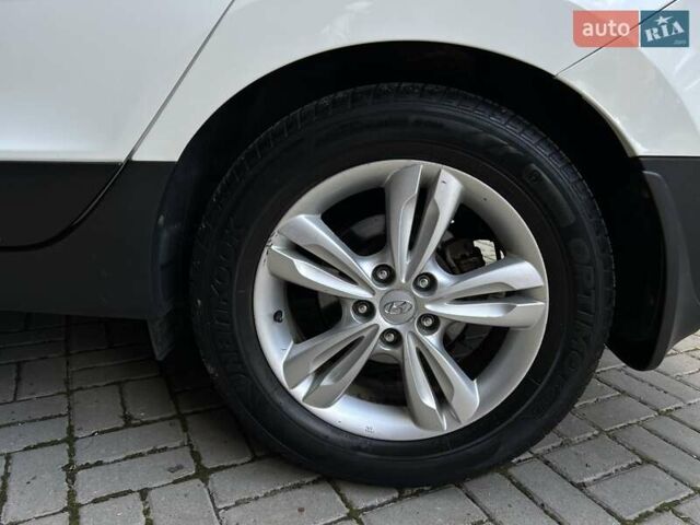 Білий Хендай іх35, об'ємом двигуна 2 л та пробігом 150 тис. км за 13200 $, фото 46 на Automoto.ua