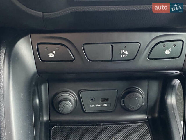 Хендай их35 2011 в Киеве на Automoto.ua Белый Хендай их35, объемом двигателя 2 л и пробегом 145 тыс. км за 11500 $, фото 12 на Automoto.ua