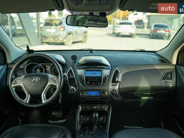 Белый Хендай их35, объемом двигателя 2 л и пробегом 300 тыс. км за 12900 $, фото 18 на Automoto.ua