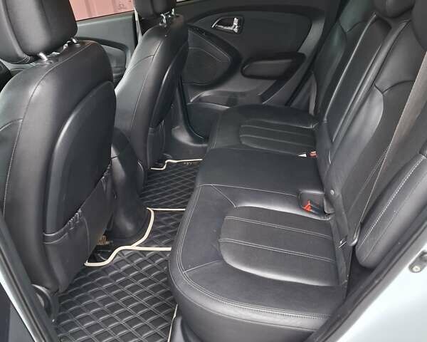 Белый Хендай их35, объемом двигателя 2 л и пробегом 184 тыс. км за 12400 $, фото 11 на Automoto.ua