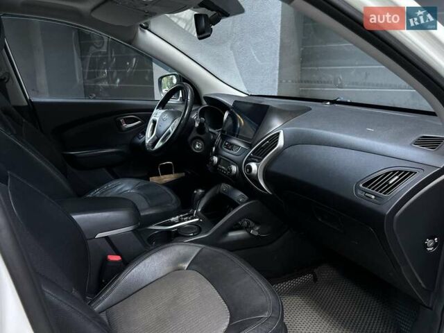 Білий Хендай іх35, об'ємом двигуна 2 л та пробігом 150 тис. км за 13200 $, фото 52 на Automoto.ua