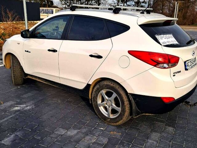 Белый Хендай их35, объемом двигателя 1.7 л и пробегом 217 тыс. км за 11500 $, фото 4 на Automoto.ua