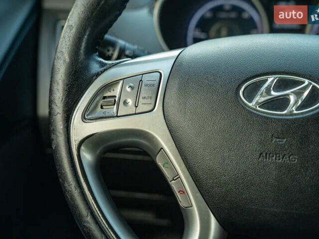 Белый Хендай их35, объемом двигателя 2 л и пробегом 300 тыс. км за 12900 $, фото 21 на Automoto.ua