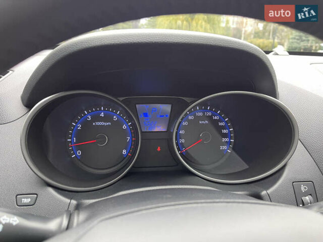 Белый Хендай их35, объемом двигателя 2.4 л и пробегом 118 тыс. км за 12900 $, фото 39 на Automoto.ua