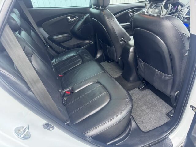 Белый Хендай их35, объемом двигателя 2 л и пробегом 243 тыс. км за 13250 $, фото 22 на Automoto.ua