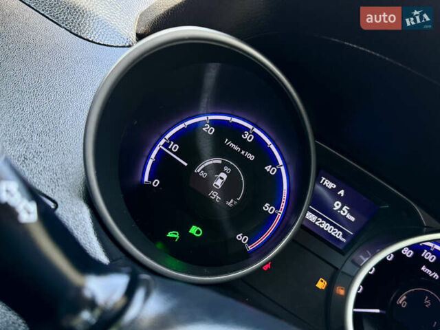 Хендай их35 2011 в Межгорье на Automoto.ua Белый Хендай их35, объемом двигателя 2 л и пробегом 235 тыс. км за 11100 $, фото 47 на Automoto.ua