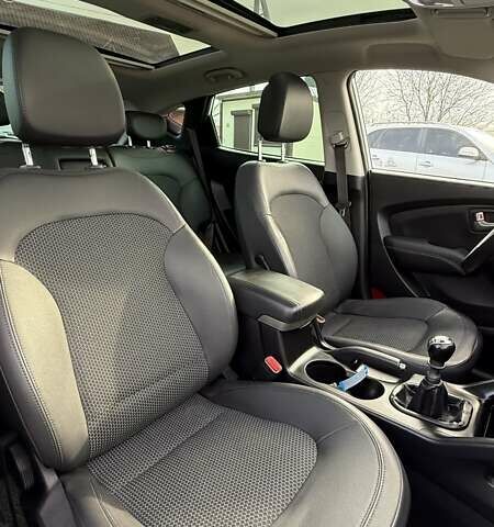 Белый Хендай их35, объемом двигателя 2 л и пробегом 235 тыс. км за 10999 $, фото 43 на Automoto.ua