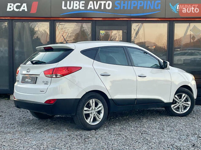 Белый Хендай их35, объемом двигателя 2 л и пробегом 179 тыс. км за 9300 $, фото 5 на Automoto.ua