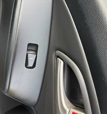 Белый Хендай их35, объемом двигателя 2 л и пробегом 235 тыс. км за 10999 $, фото 45 на Automoto.ua