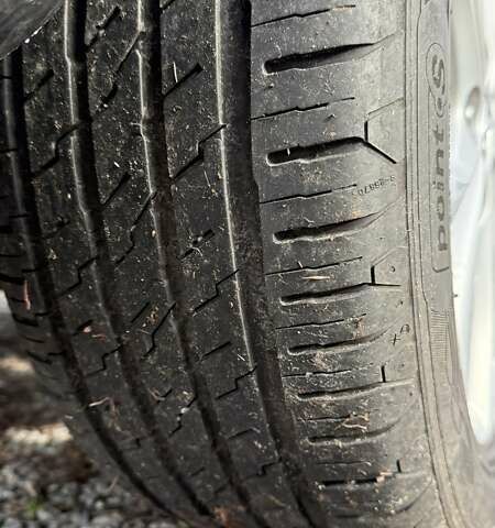 Белый Хендай их35, объемом двигателя 2 л и пробегом 235 тыс. км за 10999 $, фото 13 на Automoto.ua