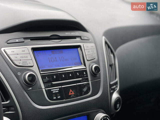 Белый Хендай их35, объемом двигателя 2.4 л и пробегом 118 тыс. км за 12900 $, фото 36 на Automoto.ua