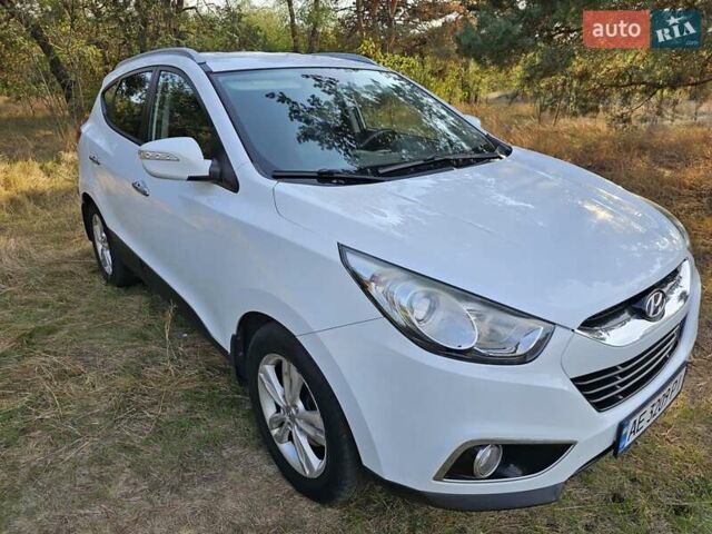 Белый Хендай их35, объемом двигателя 2 л и пробегом 180 тыс. км за 12500 $, фото 5 на Automoto.ua