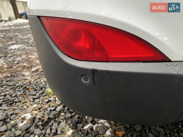 Белый Хендай их35, объемом двигателя 1.7 л и пробегом 258 тыс. км за 10900 $, фото 26 на Automoto.ua