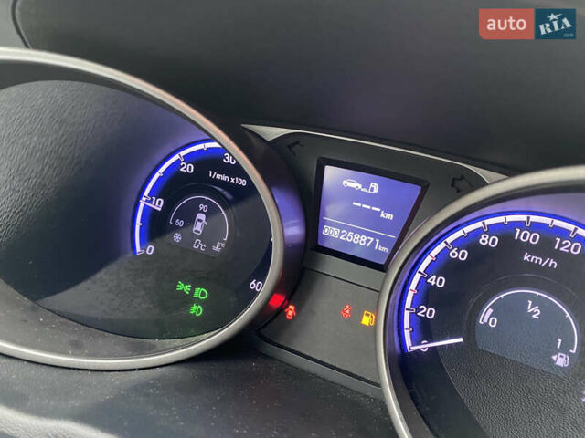 Белый Хендай их35, объемом двигателя 1.7 л и пробегом 258 тыс. км за 10900 $, фото 15 на Automoto.ua